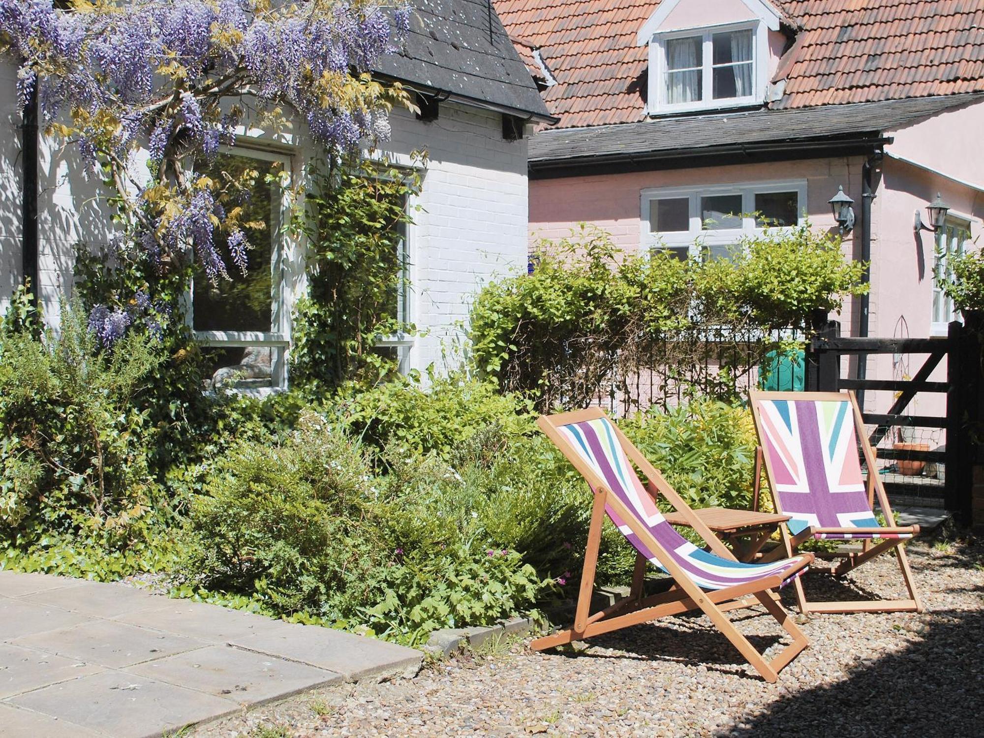 Crown Cottage Hartest Luaran gambar